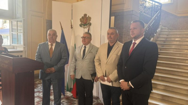 Отвориха плаж "Изток" в Свети Влас, проблемът с фекалните води е отстранен